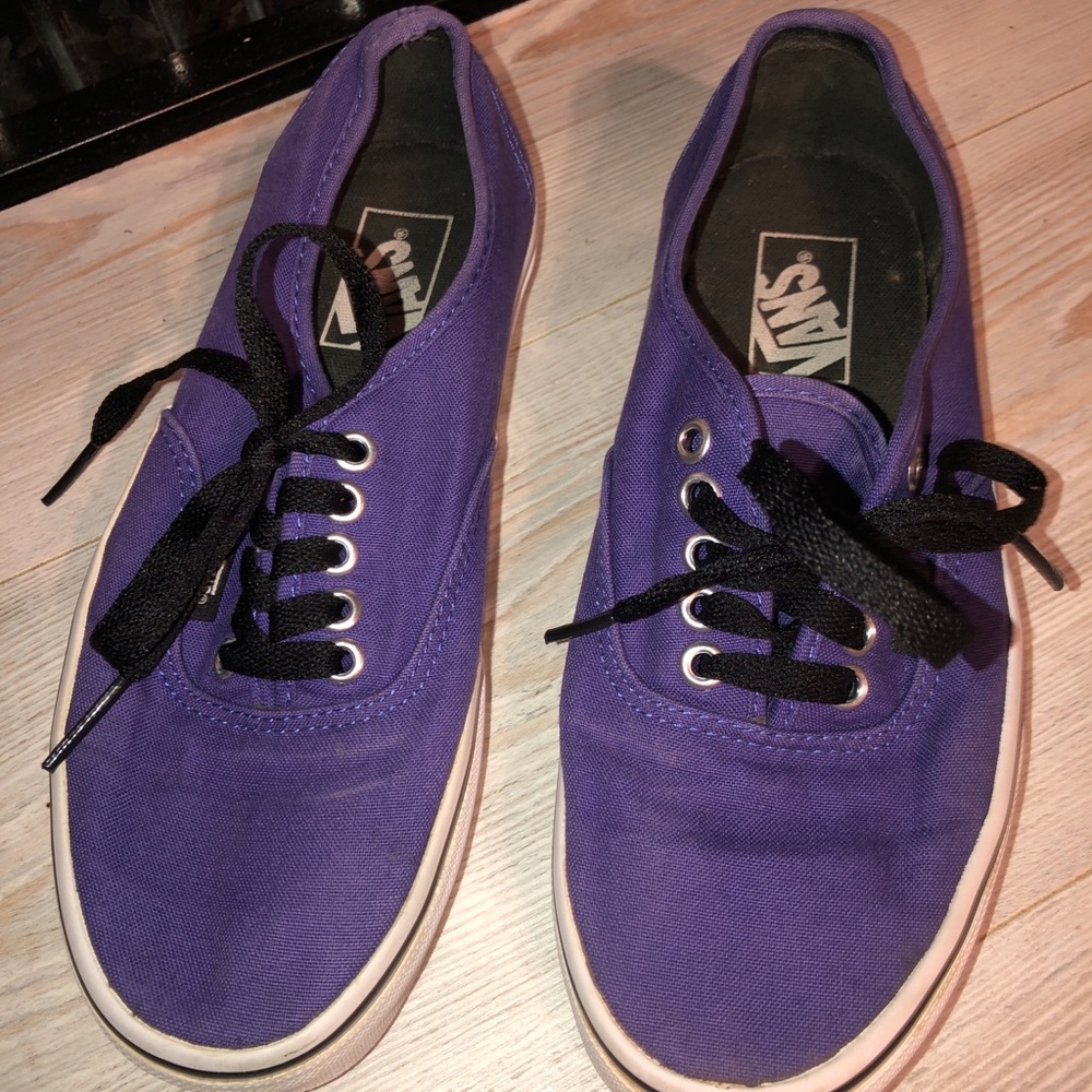 Vans Low Top Men's 6.5 Women’s 8 purple Smoke Free
